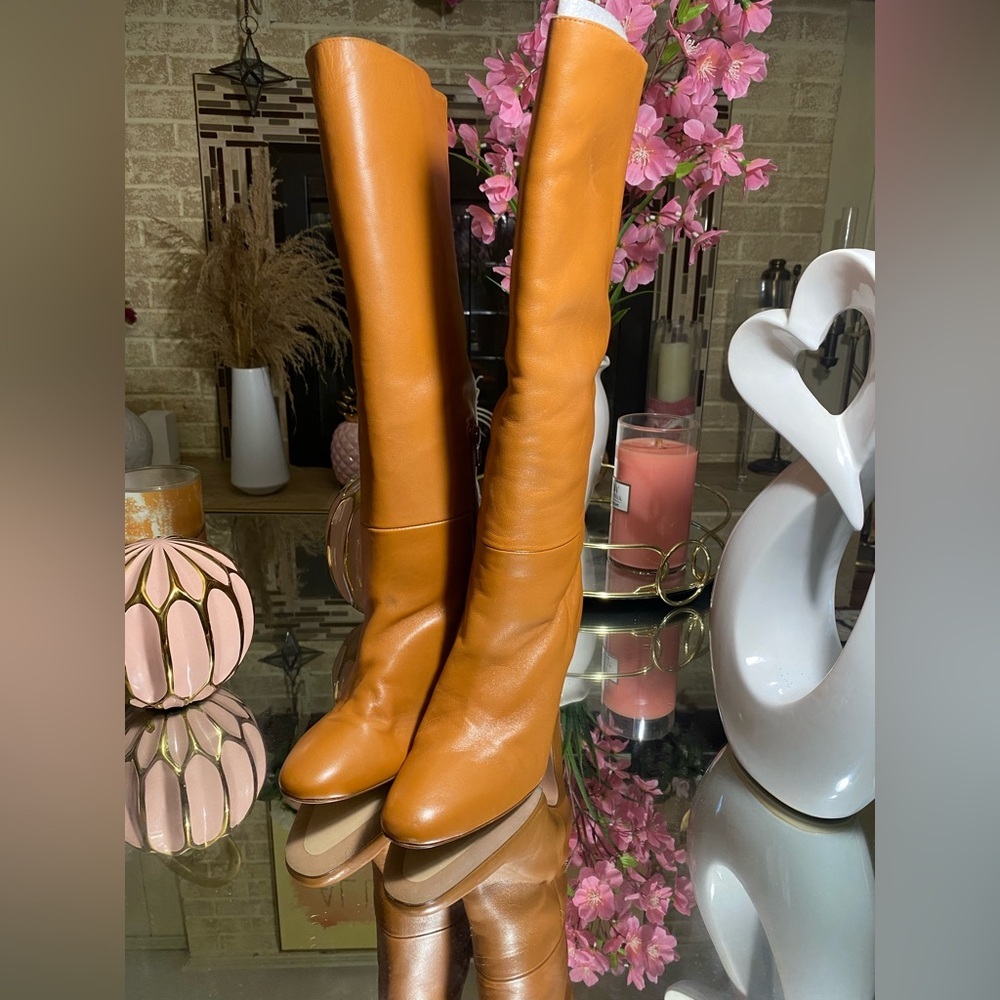 Stuart Weitzman woman’s boots